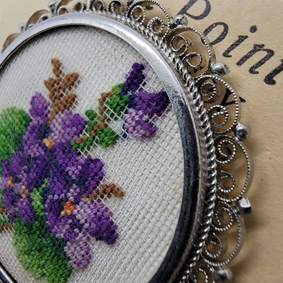 Vintage Petit Point Embroidered Brooch Pin Handmade in Vienna - Picture 3 of 6